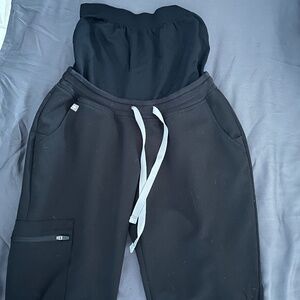 Fig’s maternity jogger scrub pants